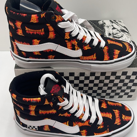 Vans WMNS Skate Sk8-Hi Thrasher Black/Multi
VN0A5FCCBML
Sneakers - Picture 2 of 16